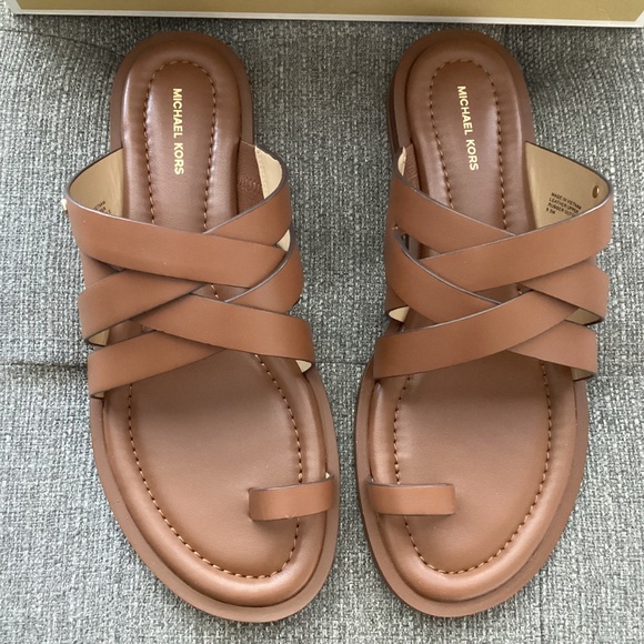 MICHAEL Michael Kors Nora Toe Ring Leather Sandals, size 9.5 - Picture 2 of 12